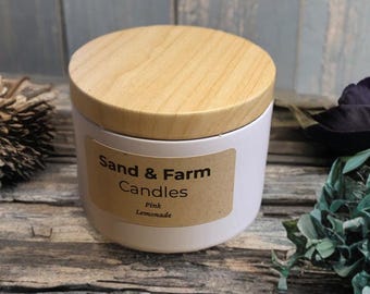 Candela Pink Lemonade da 4 once in latta bianca con cera di soia e stoppino in cotone - Stoppino decentrato