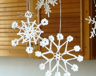 Rustic Christmas Lacy Snowflakes Crochet Winter decoration Vintage Lace Xmas Tree Decor, White Crocheted Snowflakes Pack of 6