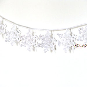 Snowflakes Garland, White Crochet Flakes Ornaments, Rustic Christmas Home Decor, Xmas Garland White Winter Bunting image 5