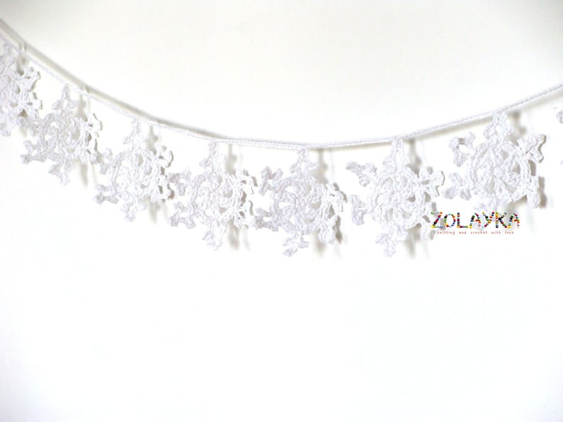 Snowflakes Garland, White Crochet Flakes Ornaments, Rustic Christmas Home Decor, Xmas Garland White Winter Bunting image 5