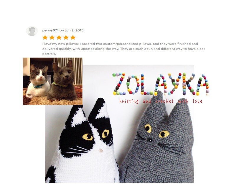 K&ouml;nnte beinhalten: Zwei ma&szlig;gefertigte Katzenkissen, eines grau und eines schwarz-wei&szlig;, mit gelben Augen. Die Kissen sind geh&auml;kelt und tragen den Text "ZOLAYKA knitting and crochet with love".