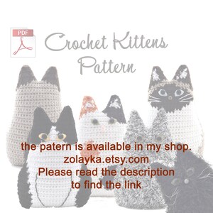 K&ouml;nnte beinhalten: H&auml;kelanleitung f&uuml;r Katzenbabys als PDF-Download. F&uuml;nf geh&auml;kelte Katzenbabys in verschiedenen Farben und Mustern. Die Anleitung ist in meinem Shop auf zolayka.etsy.com erh&auml;ltlich. Bitte lesen Sie die Beschreibung, um den Link zu finden.