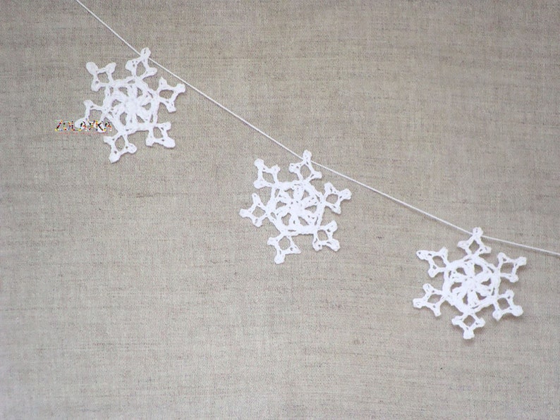 Snowflakes Garland, White Crochet Flakes Ornaments, Rustic Christmas Home Decor, Xmas Garland White Winter Bunting image 2