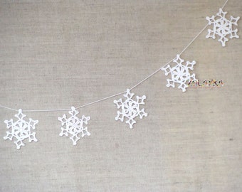 Snowflakes Garland, White Crochet Flakes Ornaments, Rustic Christmas Home Decor, Xmas Garland White Winter Bunting