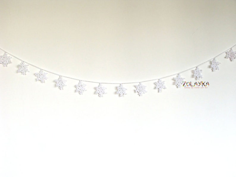 Snowflakes Garland, White Crochet Flakes Ornaments, Rustic Christmas Home Decor, Xmas Garland White Winter Bunting image 4