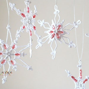 Crochet Snowflakes with Beads, Christmas Tree Decoration, White Xmas Flakes Pack, Xmas tree Embellishment Set imagem 7