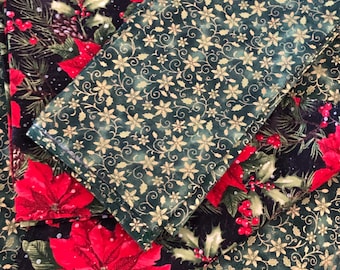 2 Reversible Christmas Placemats and 4 Matching Napkins