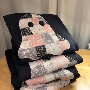 Patchwork Spöke Crew Neck | Handgjord Halloween | Unik i sitt slag.