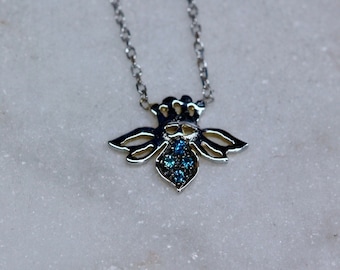 14K White Gold Blue Diamond Bee 