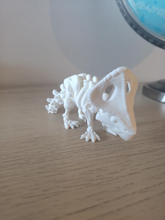 3D Printed Triceratops Skeleton Toy – Articulated Dinosaur Model, Fun Desk Display, Prehistoric Collector Gift
