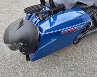 Juego de ganchos para casco Harley Davidson – Montaje en alforja – ¡Disponibles en versiones delgada, ancha, con cierre de seguridad y con candado de cable!