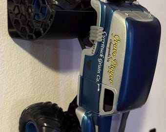Soporte de pared para coche RC a escala 1/24: mini colgador de camión impreso en 3D
