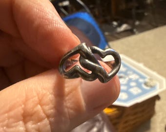Anillo de corazones entrelazados en plata 925 talla 7.