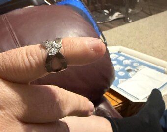 Anillo vintage de plata de ley 925 con circonitas cúbicas en forma de corazón, talla 8