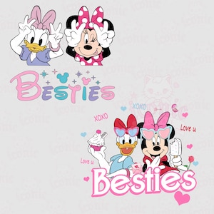 Può includere: Un design grafico con Daisy Duck e Minnie Mouse che fanno il segno di pace, con il testo BESTIES. Sotto, entrambi i personaggi indossano occhiali a forma di cuore, tengono un cupcake e un gelato, con il testo BESTIES, XOXO e Love u.