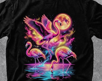 T-shirt retrò con fenicottero al neon, maglietta retrò per vacanze al mare, maglietta vintage al chiaro di luna per l'estate, maglietta per feste estive in spiaggia, maglietta da crociera tropicale anni '90