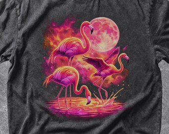 Maglietta grafica Flamingo Midnight in stile vintage, maglietta retrò per vacanze al mare, maglietta grafica vintage al chiaro di luna, maglietta tropicale con fenicotteri anni '90