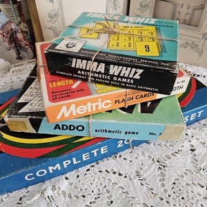 Caja misteriosa vintage: material efímero y revista para recortes, collages, diarios basura, etc.