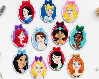 ディズニープリンセス刺繍ワッペンセット - 白雪姫、シンデレラ、アリエル、ベルのアイロン接着ワッペン（ジャケット、バックパック用）