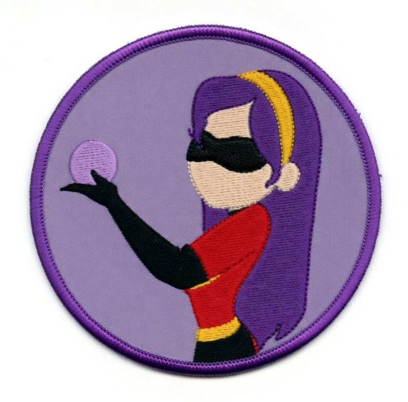 Op de afbeelding: Een set van drie keramische mokken met een gespikkelde, matte afwerking. De mokken zijn in cr&egrave;me, lichtgrijs en donkergrijs. Elke mok heeft een eenvoudig, modern ontwerp en een afgeronde handgreep.