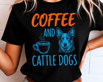 Immagine PNG di caffè e cani da pastore australiani, design divertente per sublimazione con cani da pastore australiani, download digitale per amanti dei Blue Heeler, clipart per mamme di cani