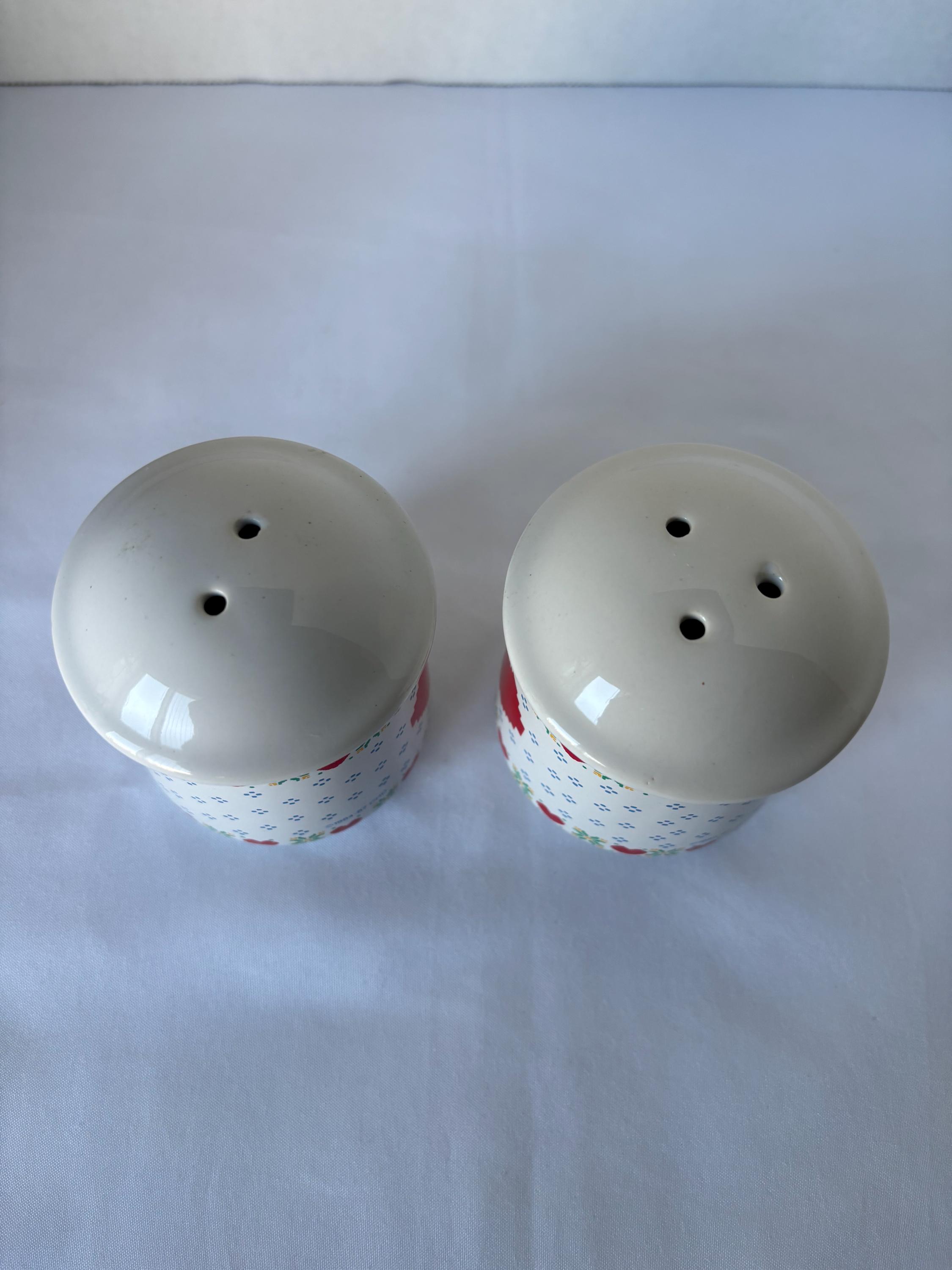 Vintage 1987 Treasure Craft Ceramic Salt and Pepper Shakers With a ...