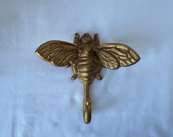 Vintage Cast Iron Bee Hook, Vintage Wall Decor, 5.75" B7