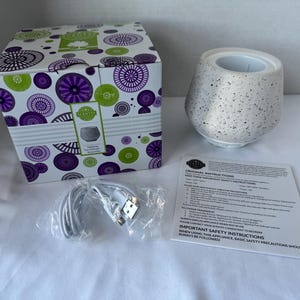 Scentsy Tabletop Fan Diffuser in the "Bespeckled" design. This ceramic diffuser uses a fan to push air through Scentsy Pods. B2