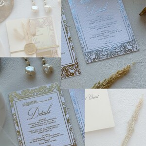 Pu&ograve; includere: Elegante set di partecipazioni di nozze con stampa in lamina d'oro e argento. Il set include biglietti d'invito con bordi decorati, un sigillo di cera e orecchini di perle. Il testo sull'invito recita "Details".