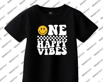 One Happy Vibes T-Shirt – Smiley Face & Checkered Pattern – 1st Birthday Shirt for Toddler Boys Girls, Retro Graphic Tee