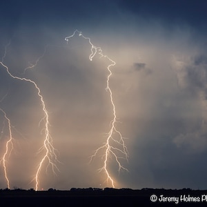 lightning bolt art from a supercell thunderstorm