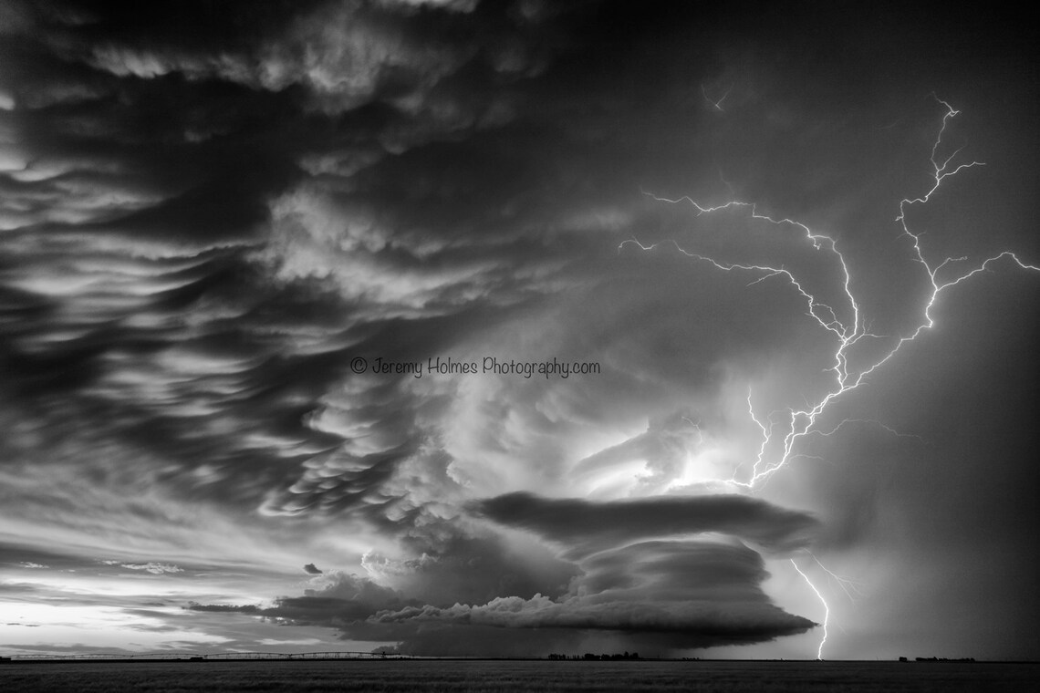 Kansas Supercell Thunderstorm With Lightning and Mammatus Clouds Fine ...