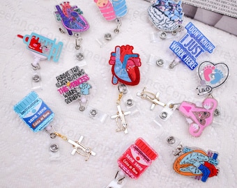 Carrete de identificación de enfermera con dije de cruz de estetoscopio, 12 estilos divertidos de carrete de identificación de enfermera, regalo de agradecimiento para enfermera, regalo de graduación, regalo de Pascua
