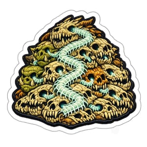 Może przedstawiać: Naklejka przedstawiająca stos czaszek w odcieniach beżu, zieleni i pomarańczy. Jasnozielony, segmentowany wąż wije się przez czaszki. Naklejka ma czarną obwódkę.