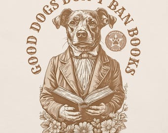 Puede incluir: Ilustración en tonos sepia de un perro vestido con traje, sosteniendo un libro abierto. El texto "GOOD DOGS DON'T BAN BOOKS" forma un arco sobre el perro. Elementos florales y un logotipo de huella completan el diseño vintage.