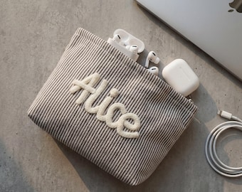 Pochette technique personnalisée, Organiseur de câbles personnalisé, Sac chargeur avec prénom en chenille, Cadeau de remise de diplôme universitaire pour elle, Pochette pour cordon de voyage à rayures