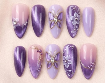 Uñas postizas moradas con forma de ojo de gato y mariposa, uñas florales 3D, uñas almendradas de lujo, uñas para bodas, uñas elegantes hechas a mano, uñas para graduaciones.