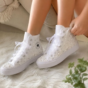 Converse à plateforme personnalisées avec perles et strass – Baskets pour la réception de mariage, chaussures de mariage monogrammées