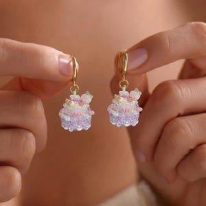 Personalisierte Perlen-Geburtstagskuchen-Ohrringe, Kawaii Cupcake Dangle, 30 Styles, handgemachtes Statement, 18K vergoldete Haken, 8 cm