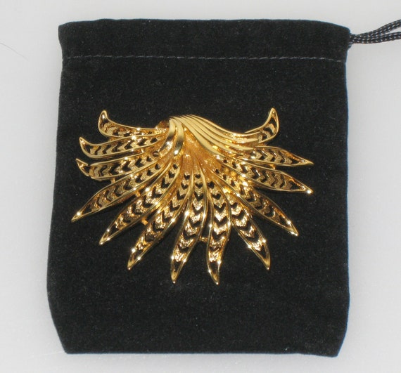 Large MONET Stylized Leaf Brooch, Gold Tone Pierc… - image 1