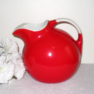 HALL&#39;S Red Pottery Pitcher w/ Rare White Handle, Ball Shaped Tilt Water Jug, Mid Century Kitchen Ware, Holds 3 Quarts, 1930s/ 40s/ 50s