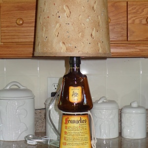 Folk Art Table/Desk Lamp (Footprints in the Sand Shade) Very pretty