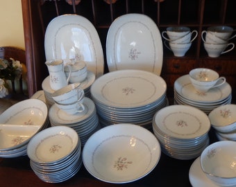 Noritake China Mayville Bone China 5 Piece Place Setting. Made in