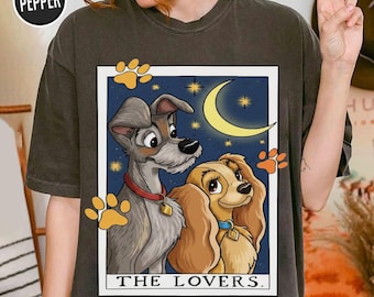 ディズニー「わんわん物語」恋人たちのタロットカードTシャツ、ディズニー「犬」バレンタインカップルTシャツ、犬への誕生日プレゼントTシャツ、ディズニーランドホリデーファミリー旅行