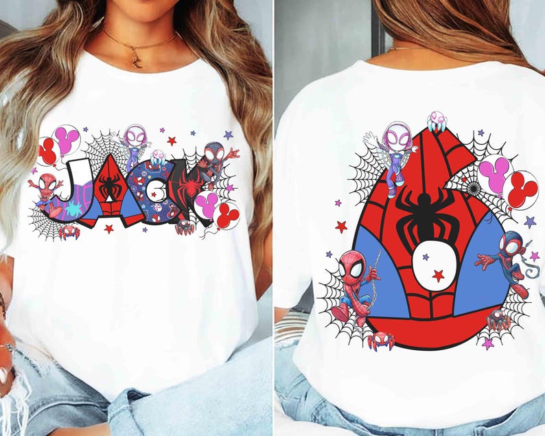 Pu&ograve; includere: T-shirt bianca con un design a tema Spider-Man con il nome "JACK". Il design include personaggi di Spider-Man, ragnatele, stelle e palloncini. La parte posteriore della maglietta presenta un grande emblema di Spider-Man.