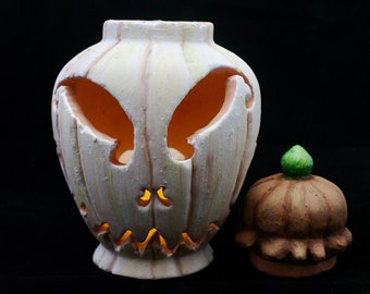 Urn-o-Lantern: Jack-o-Lantern The Great Pale Pumpkin