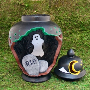Urn-o-Lantern: The Haunted Graveyard 3