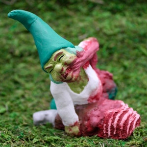 Gnomes zombies : Gertrude Guts image 2