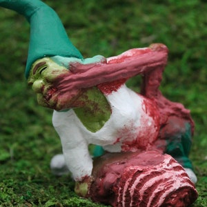 Gnomes zombies : Gertrude Guts image 3