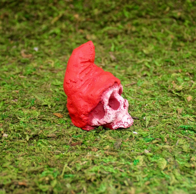 Zombie Gnomes: Poor Unfortuante Skull image 3